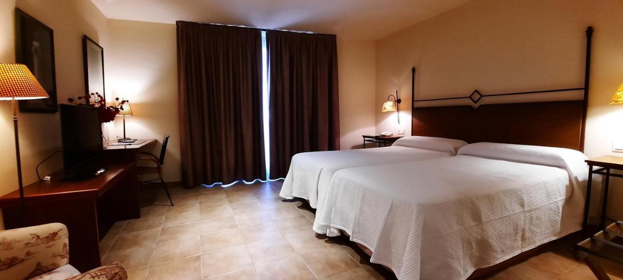 Sant Jordi Hotel Montbrió del Camp Екстериор снимка