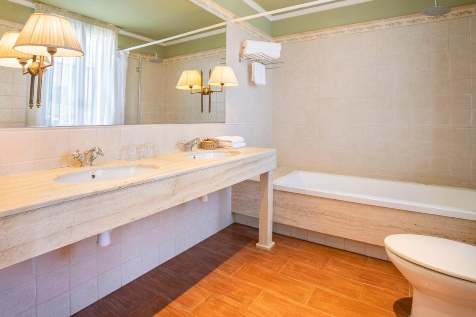 Sant Jordi Hotel Montbrió del Camp Екстериор снимка