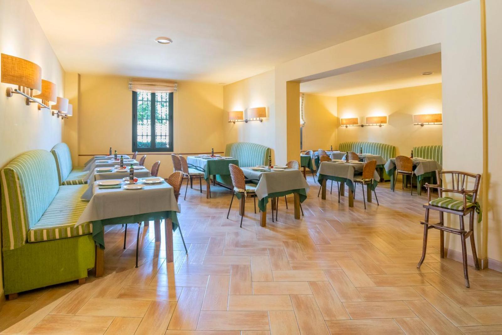 Sant Jordi Hotel Montbrió del Camp Екстериор снимка