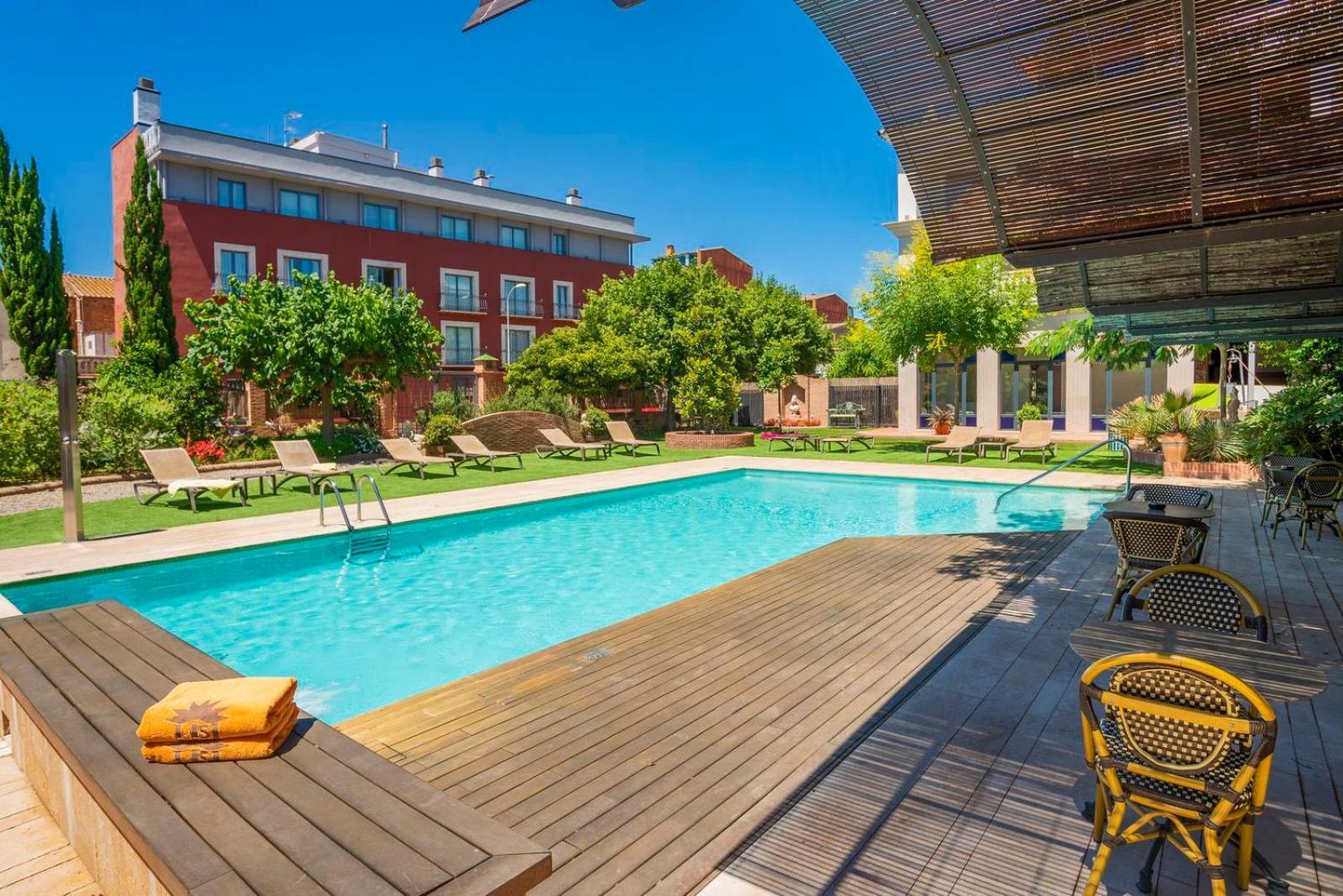 Sant Jordi Hotel Montbrió del Camp Екстериор снимка