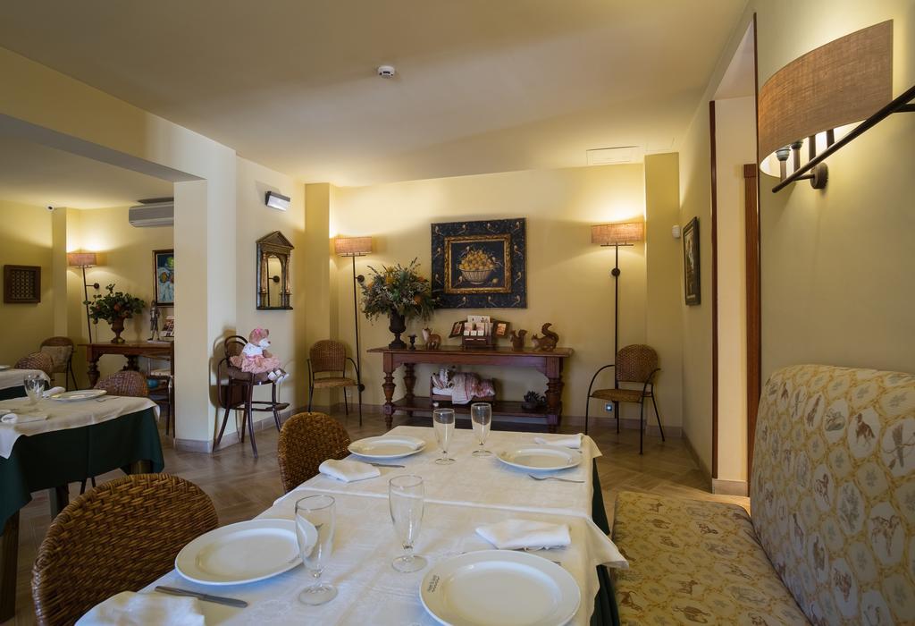 Sant Jordi Hotel Montbrió del Camp Екстериор снимка