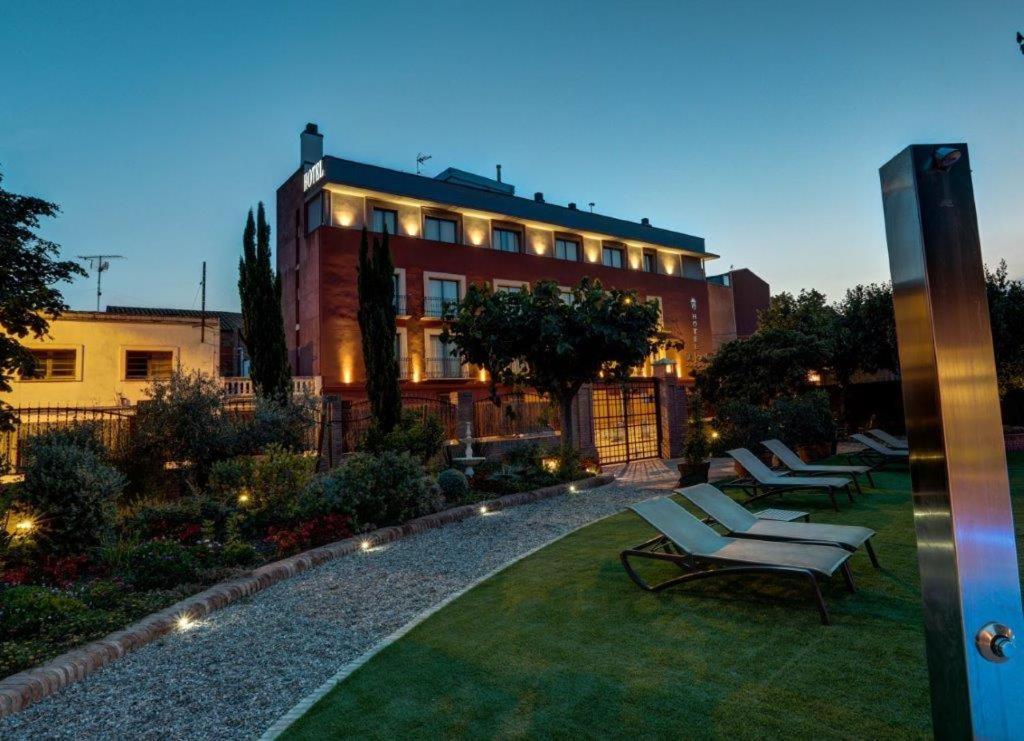 Sant Jordi Hotel Montbrió del Camp Екстериор снимка